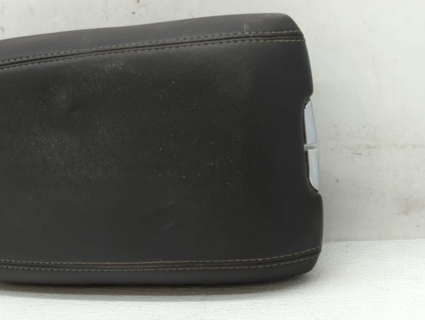 2015-2016 Cadillac Srx Center Console Armrest Cover Lid Black - Oemusedautoparts1.com