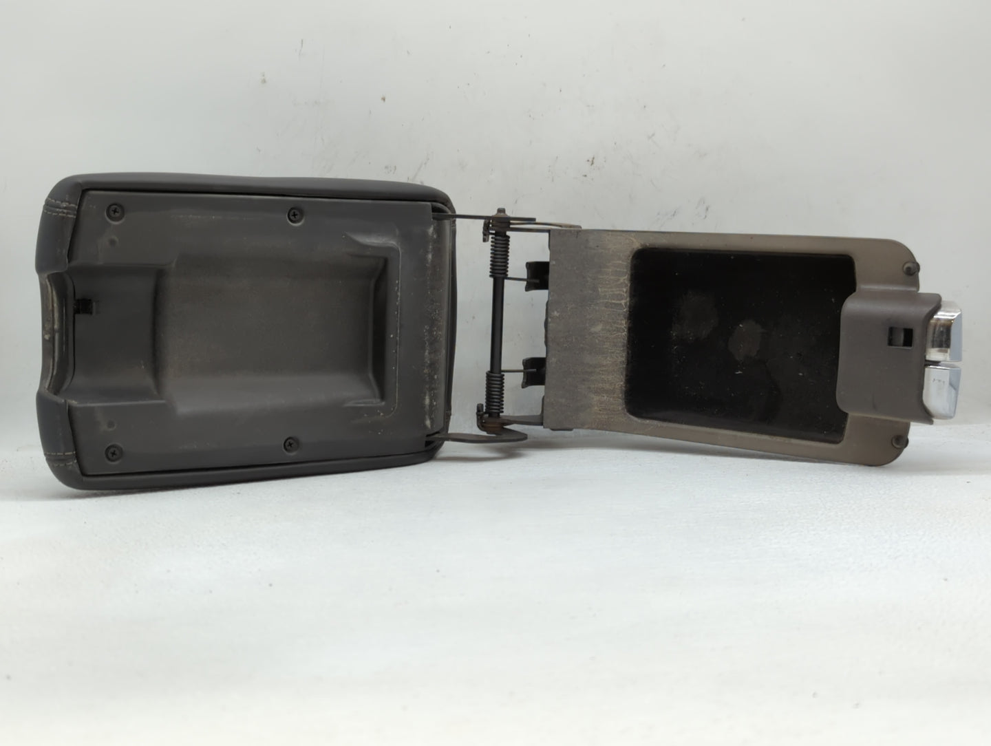 2015-2016 Cadillac Srx Center Console Armrest Cover Lid Black - Oemusedautoparts1.com