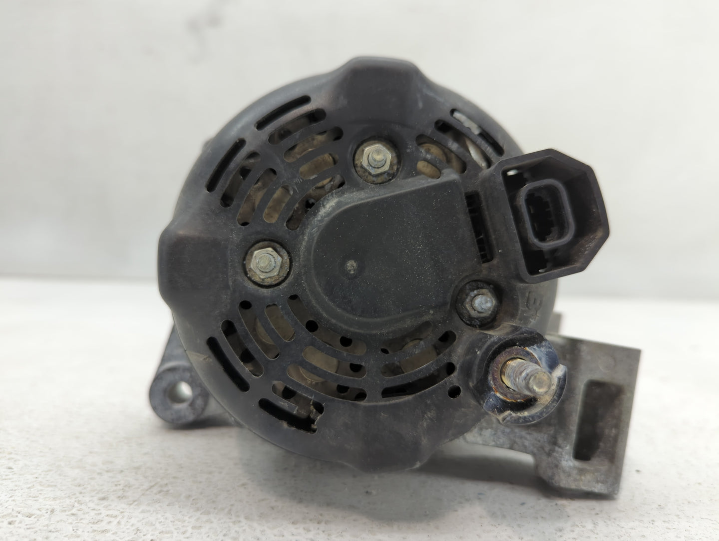 2013-2016 Cadillac Srx Alternator Replacement Generator Charging Assembly Engine OEM P/N:104211-8162 22988006 Fits OEM Used 