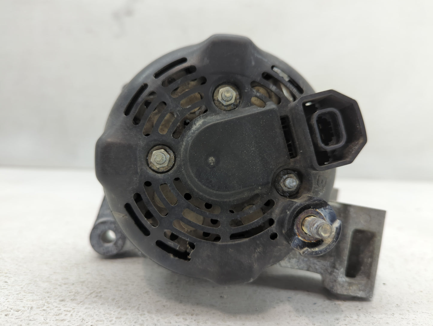 2013-2016 Cadillac Srx Alternator Replacement Generator Charging Assembly Engine OEM P/N:104211-8162 22988006 Fits OEM Used 