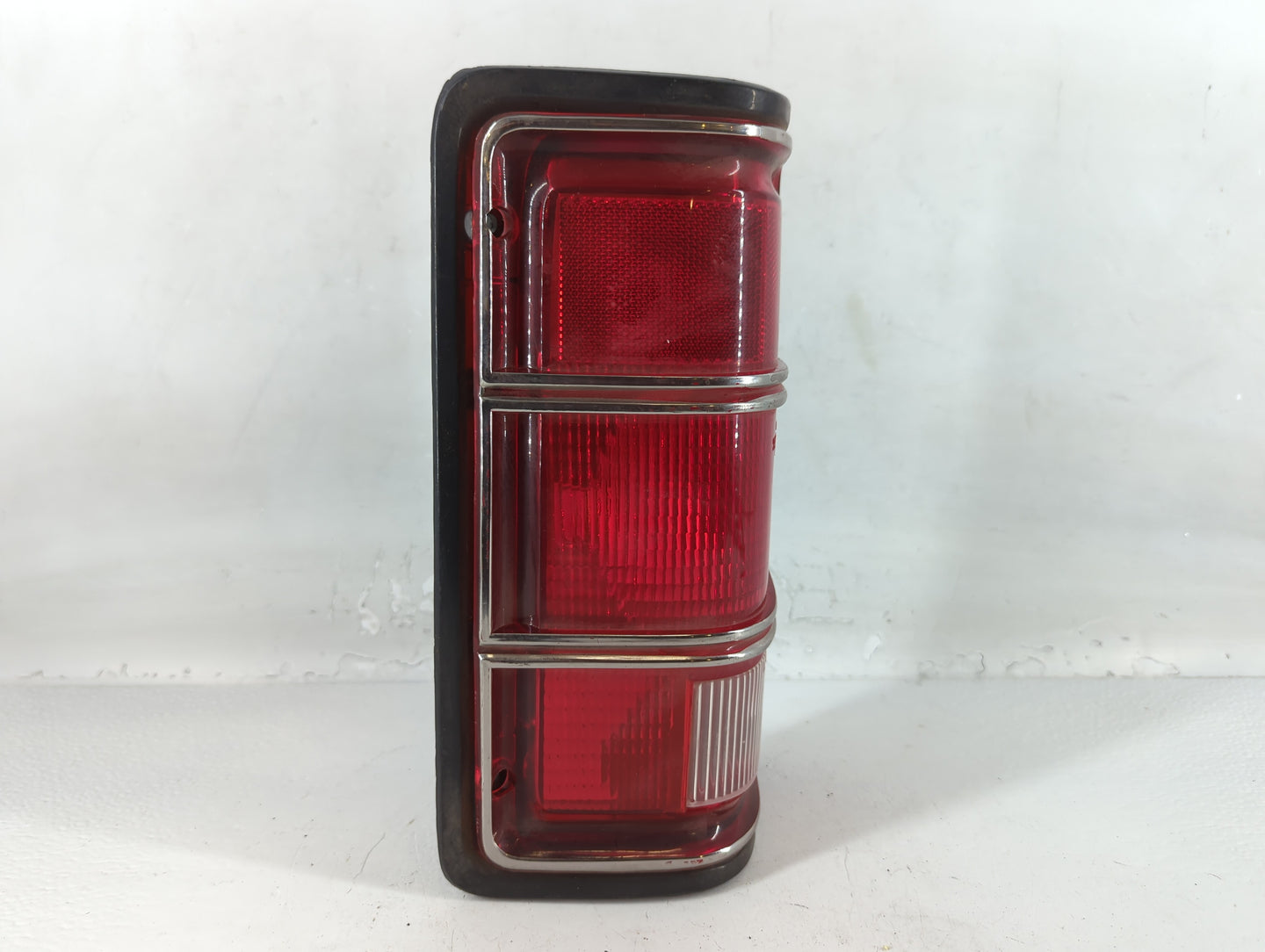 2010-2016 Cadillac Srx Tail Light Assembly Driver Left OEM P/N:4712 XS Fits Fits 2010 2011 2012 2013 2014 2015 2016 OEM Used