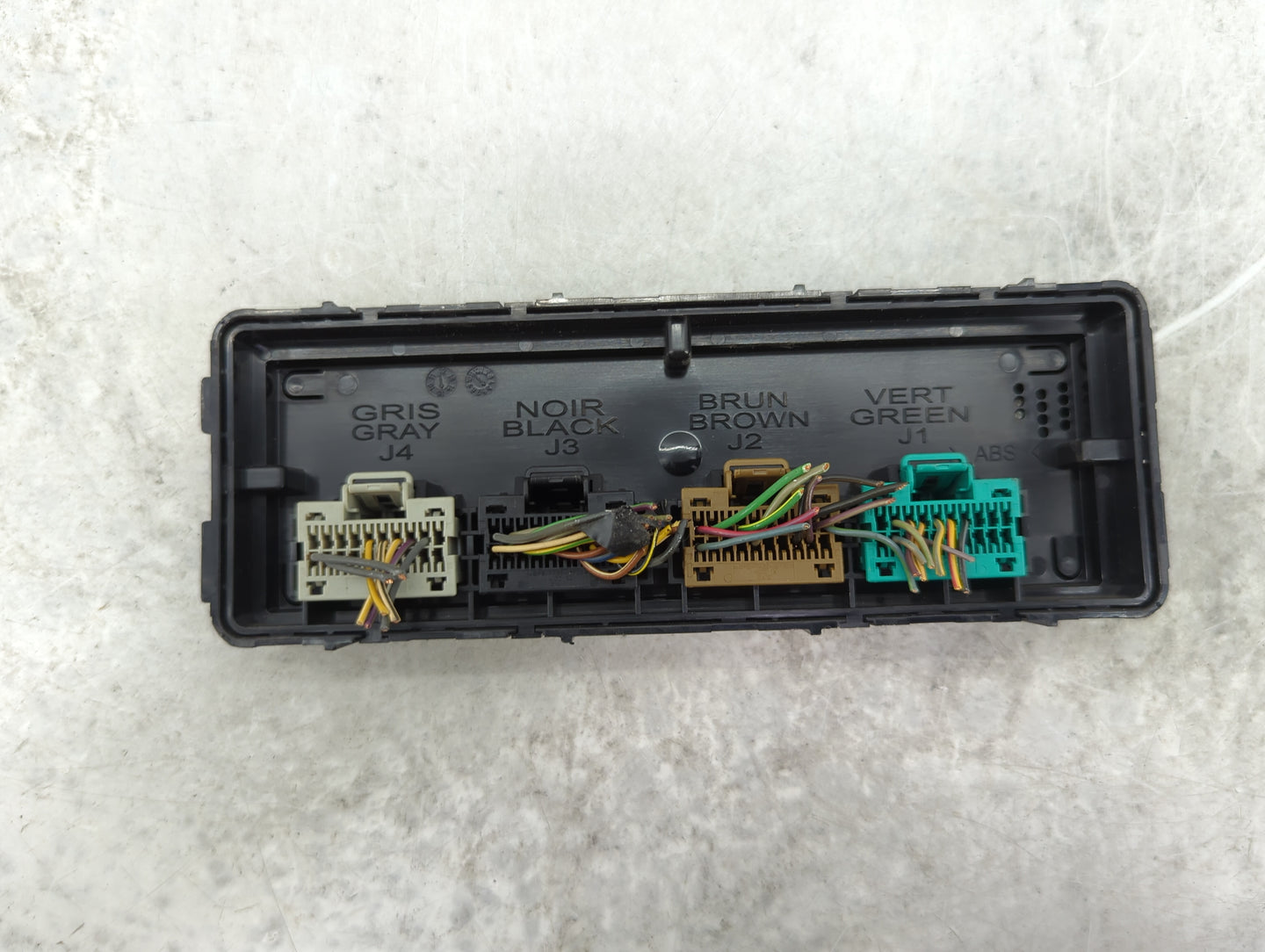 2016-2016 Cadillac Xts Body Control Module Bcm Inner Cabin Fuse Box - Oemusedautoparts1.com