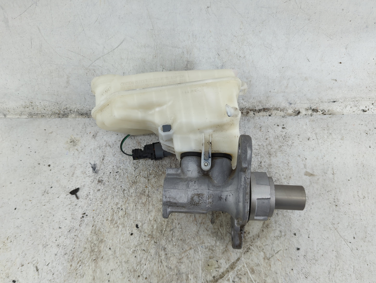 2014-2019 Cadillac Xts Brake Master Cylinder - Oemusedautoparts1.com