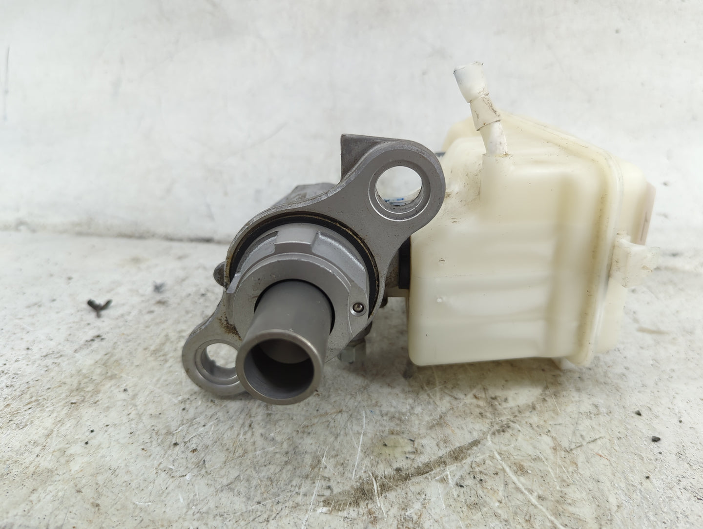 2014-2019 Cadillac Xts Brake Master Cylinder - Oemusedautoparts1.com