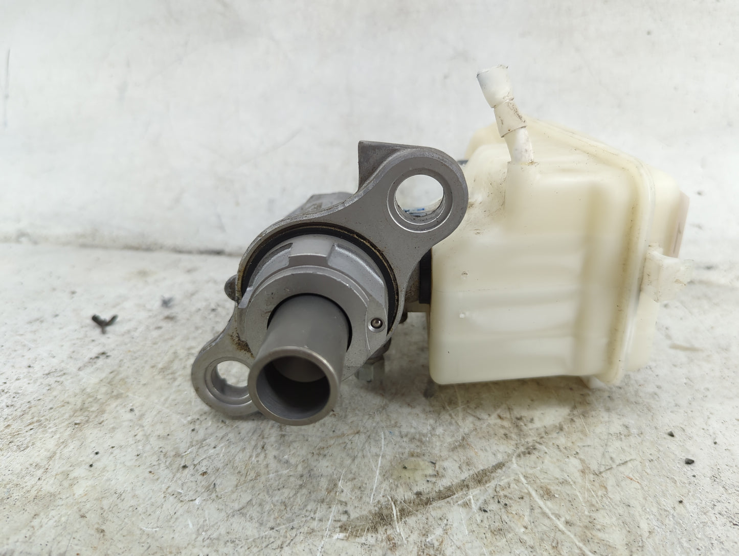 2014-2019 Cadillac Xts Brake Master Cylinder - Oemusedautoparts1.com