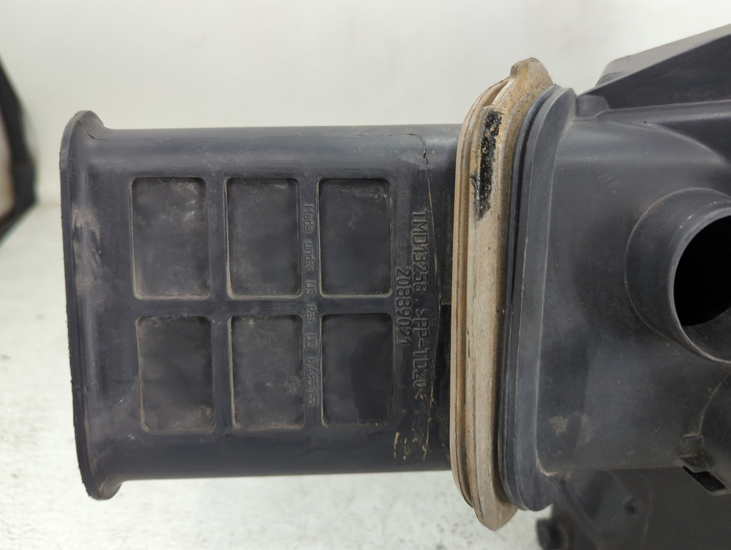 2013-2019 Cadillac Xts Air Cleaner Intake-duct Hose Tube - Oemusedautoparts1.com