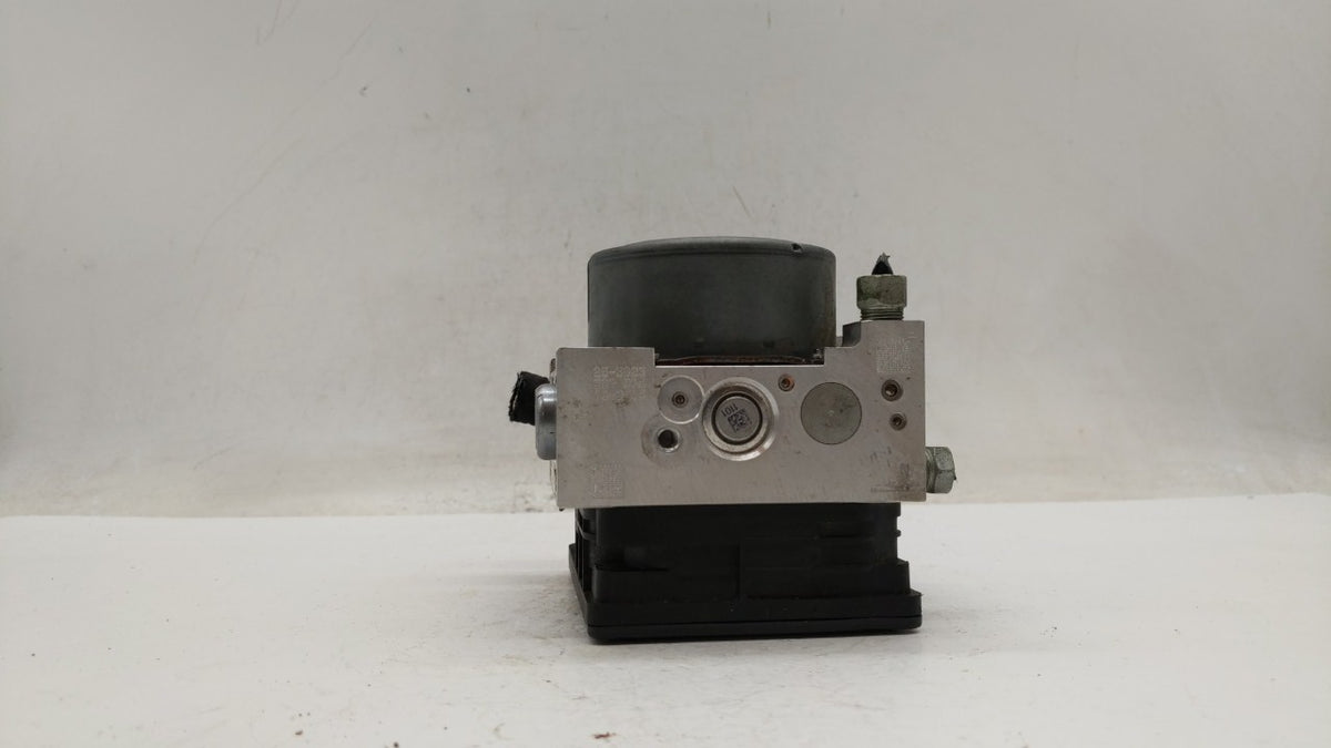2016 Cadillac Xts Anti-Lock Brake ABS Pump Module Actuator OEM P/N:23308257 Fits OEM Used Auto Parts - Oemusedautoparts1.com