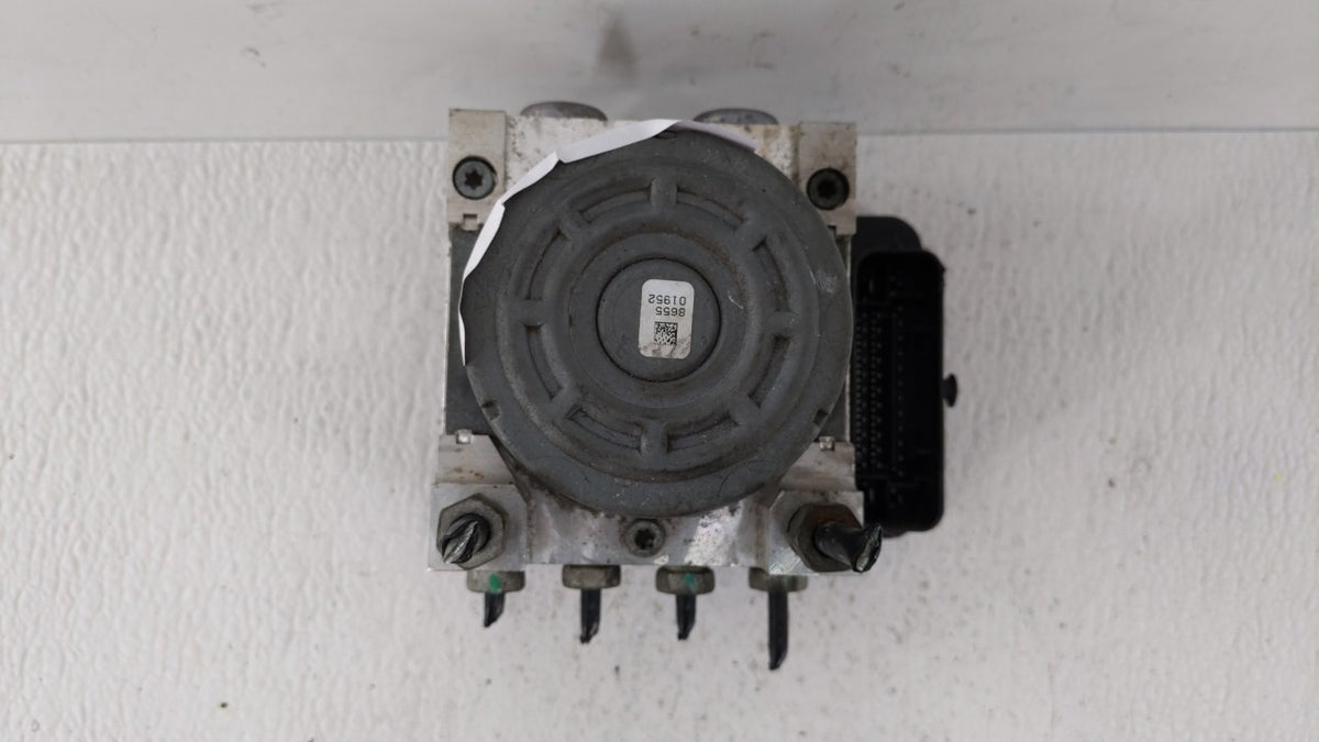2016 Cadillac Xts Anti-Lock Brake ABS Pump Module Actuator OEM P/N:23308257 Fits OEM Used Auto Parts - Oemusedautoparts1.com
