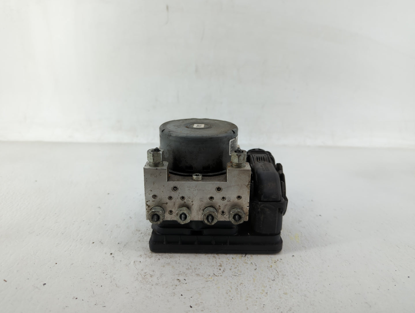2016 Cadillac Xts ABS Pump Control Module Replacement P/N:22932478 23308257 Fits OEM Used Auto Parts - Oemusedautoparts1.com