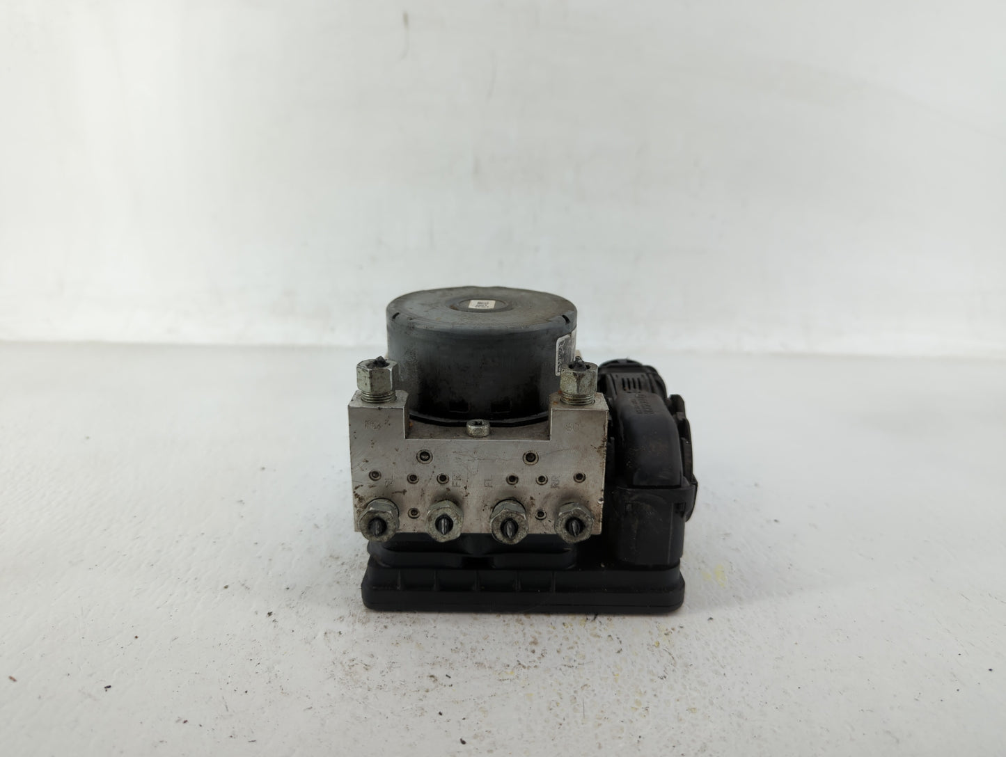 2016 Cadillac Xts ABS Pump Control Module Replacement P/N:22932478 23308257 Fits OEM Used Auto Parts - Oemusedautoparts1.com