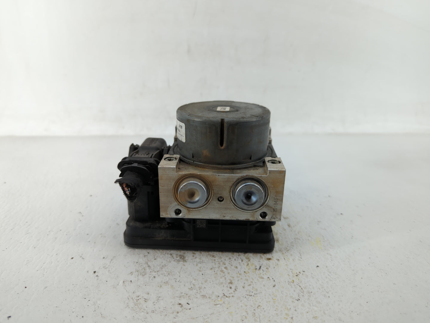 2016 Cadillac Xts ABS Pump Control Module Replacement P/N:22932478 23308257 Fits OEM Used Auto Parts - Oemusedautoparts1.com