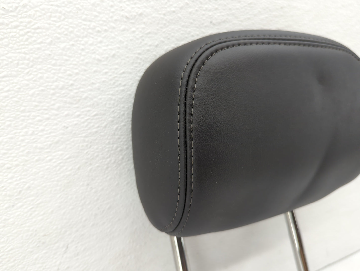 2015-2017 Cadillac Xts Headrest Head Rest Rear Seat Black - Oemusedautoparts1.com