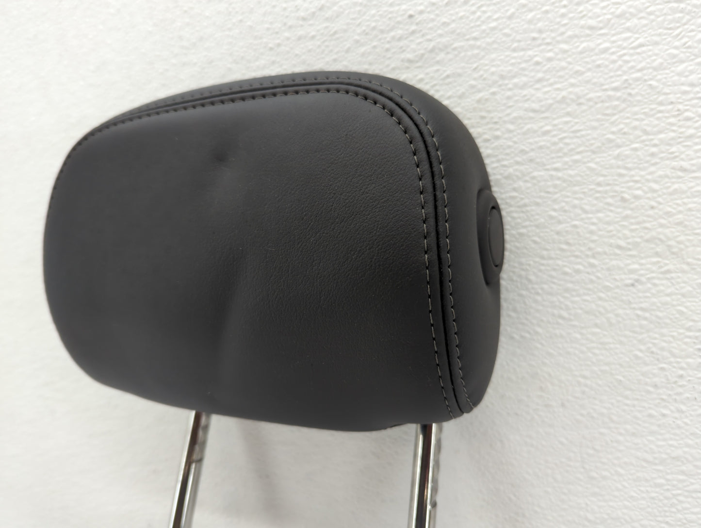 2015-2017 Cadillac Xts Headrest Head Rest Rear Seat Black - Oemusedautoparts1.com