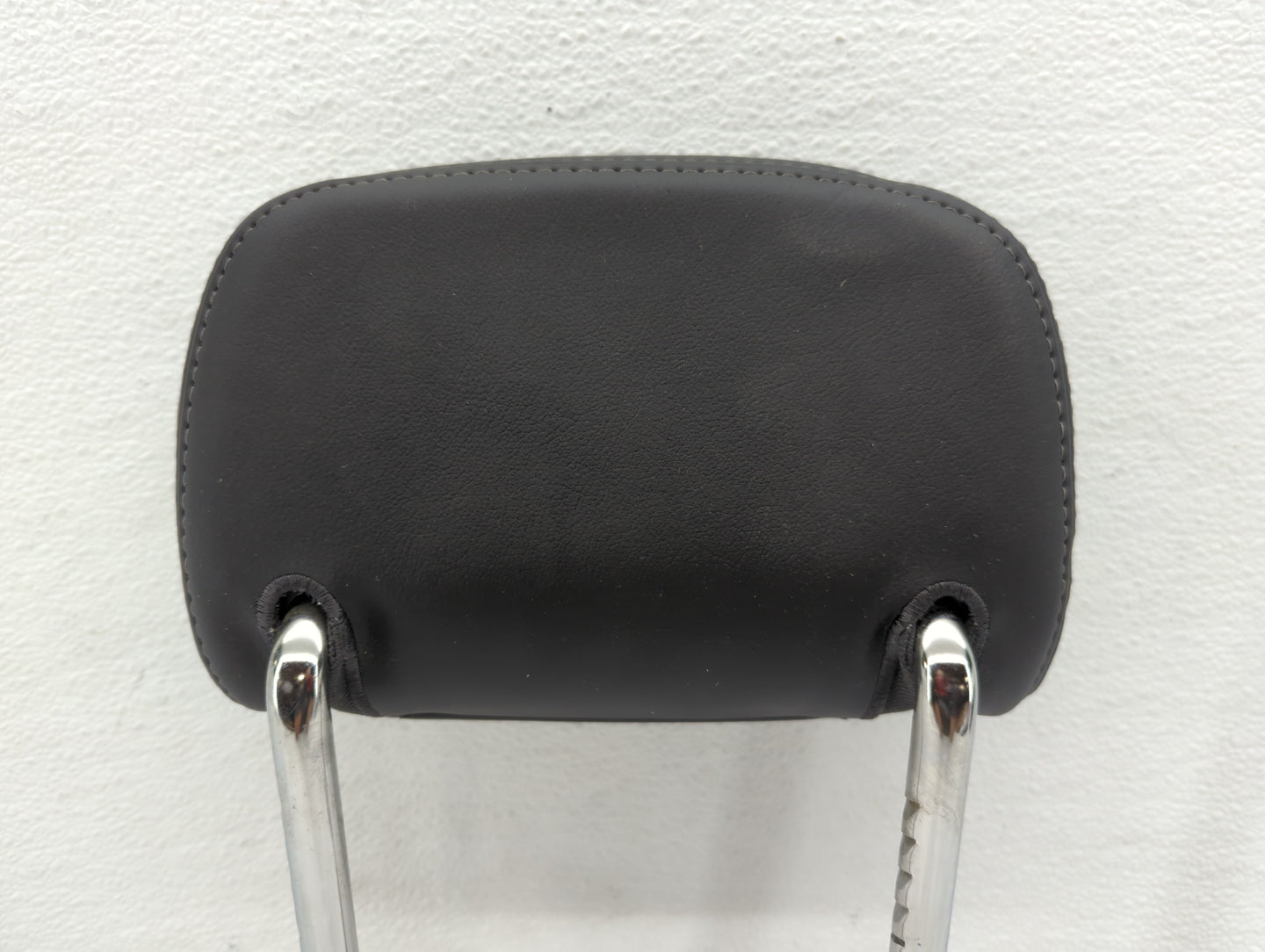 2015-2017 Cadillac Xts Headrest Head Rest Rear Seat Black - Oemusedautoparts1.com