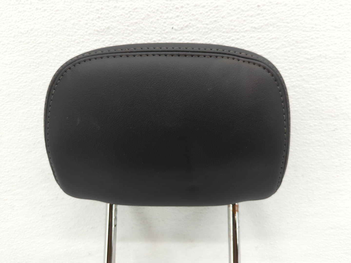 2015-2017 Cadillac Xts Headrest Head Rest Rear Seat Black - Oemusedautoparts1.com
