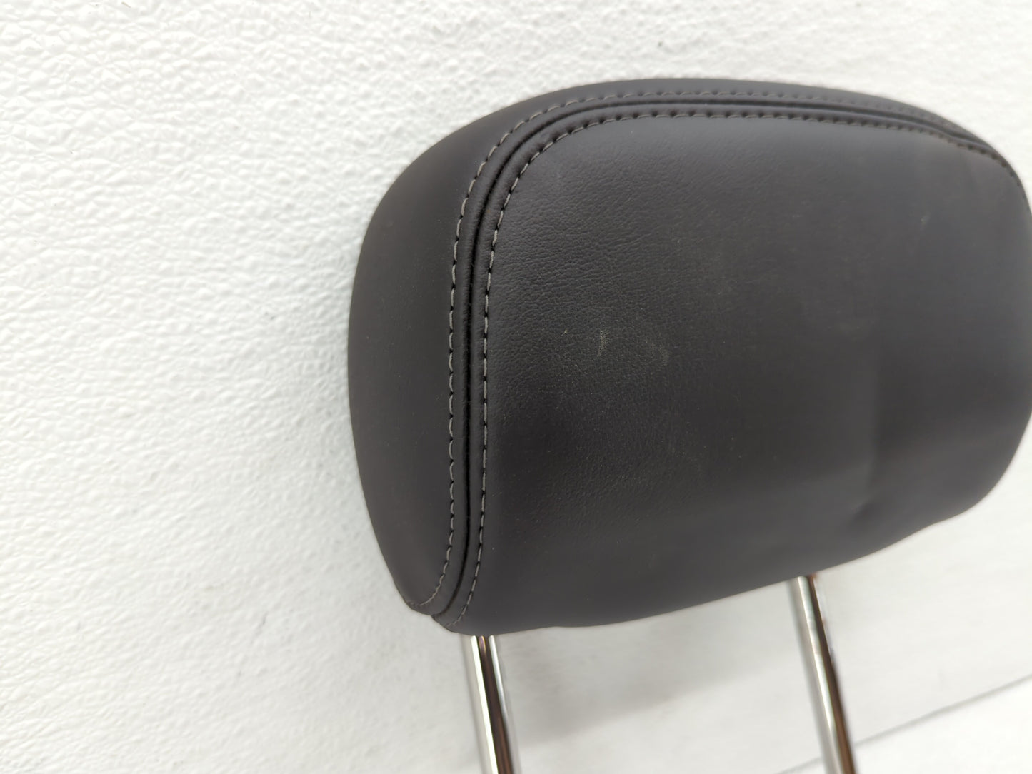 2015-2017 Cadillac Xts Headrest Head Rest Rear Seat Black - Oemusedautoparts1.com