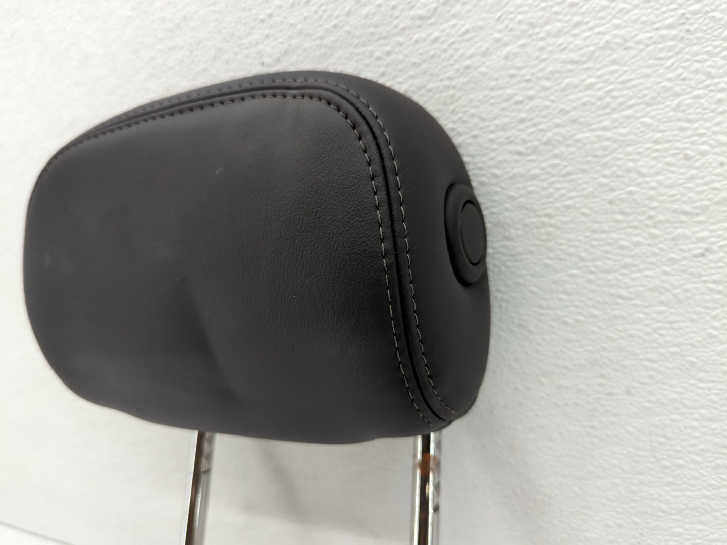 2015-2017 Cadillac Xts Headrest Head Rest Rear Seat Black - Oemusedautoparts1.com