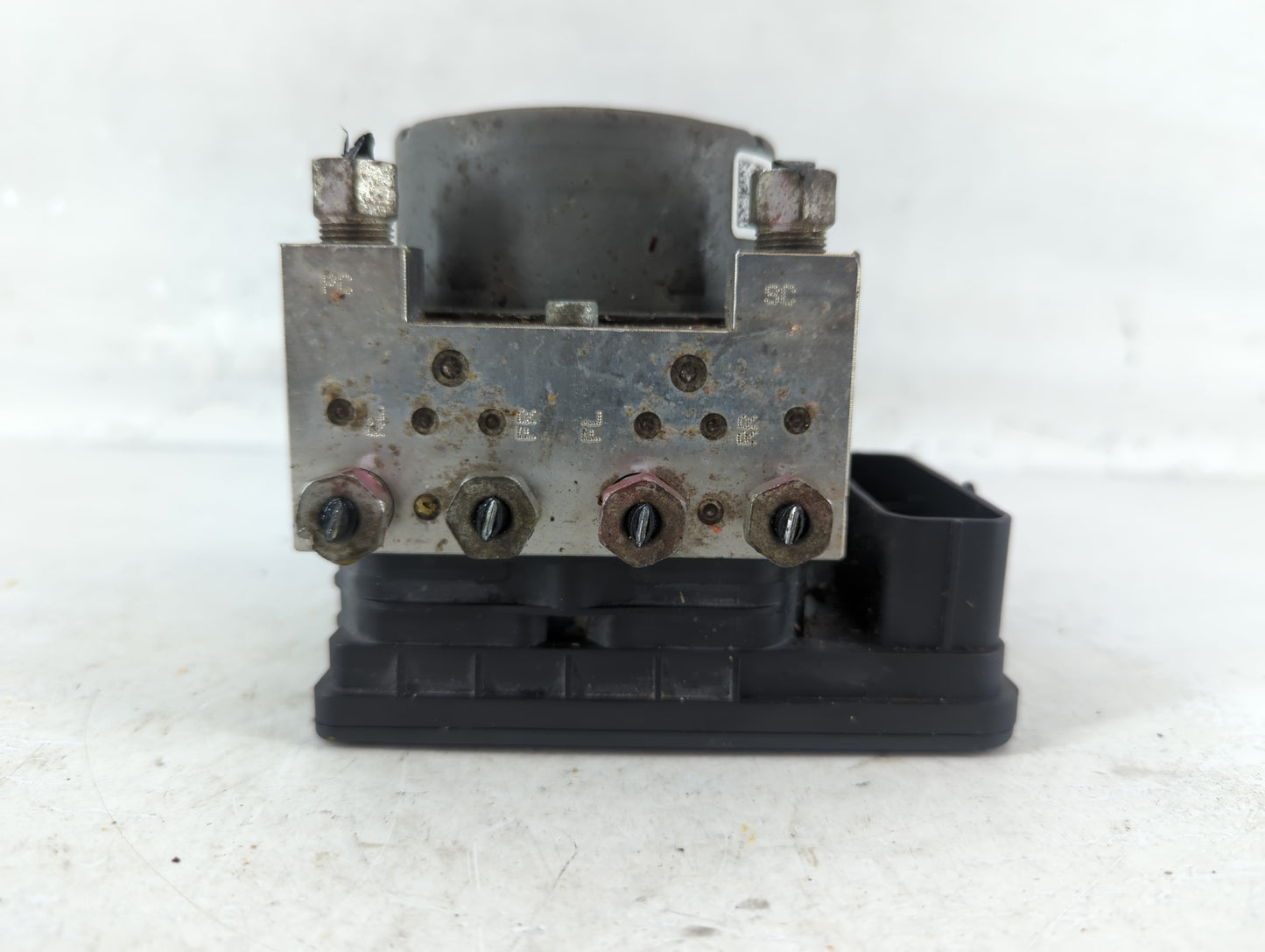 2016 Cadillac Xts ABS Pump Control Module Replacement P/N:23308257 Fits OEM Used Auto Parts - Oemusedautoparts1.com