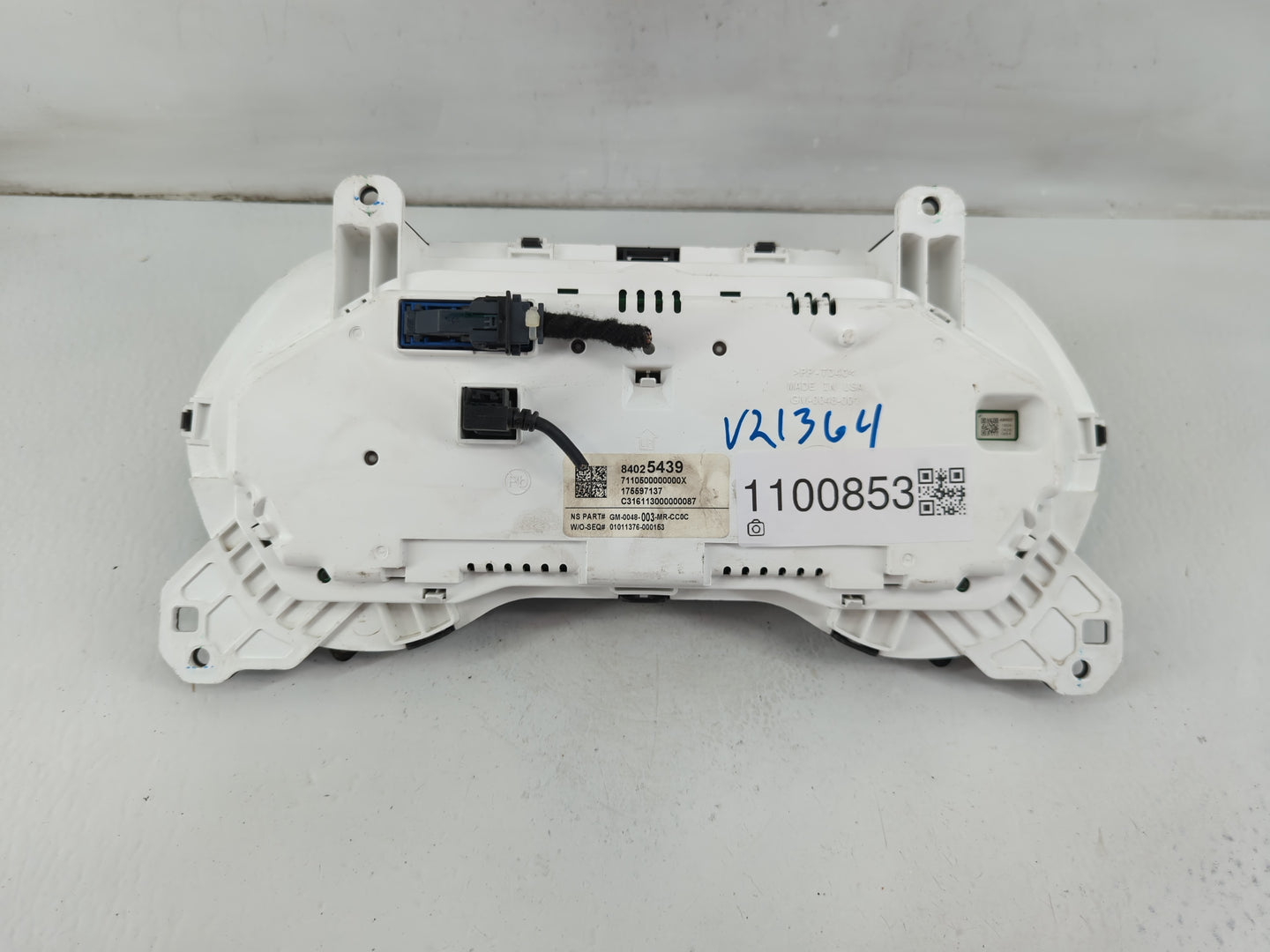2016 Chevrolet Camaro Instrument Cluster Speedometer Gauges P/N:GM-0048-003-MR-CC0C 84025439 Fits OEM Used Auto Parts - Oemu