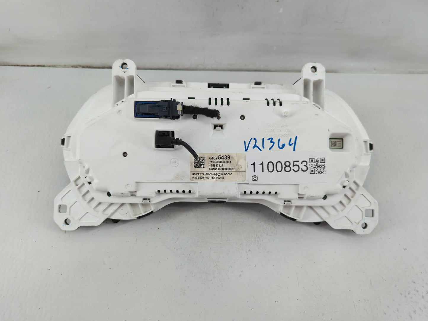 2016 Chevrolet Camaro Instrument Cluster Speedometer Gauges P/N:GM-0048-003-MR-CC0C 84025439 Fits OEM Used Auto Parts - Oemu