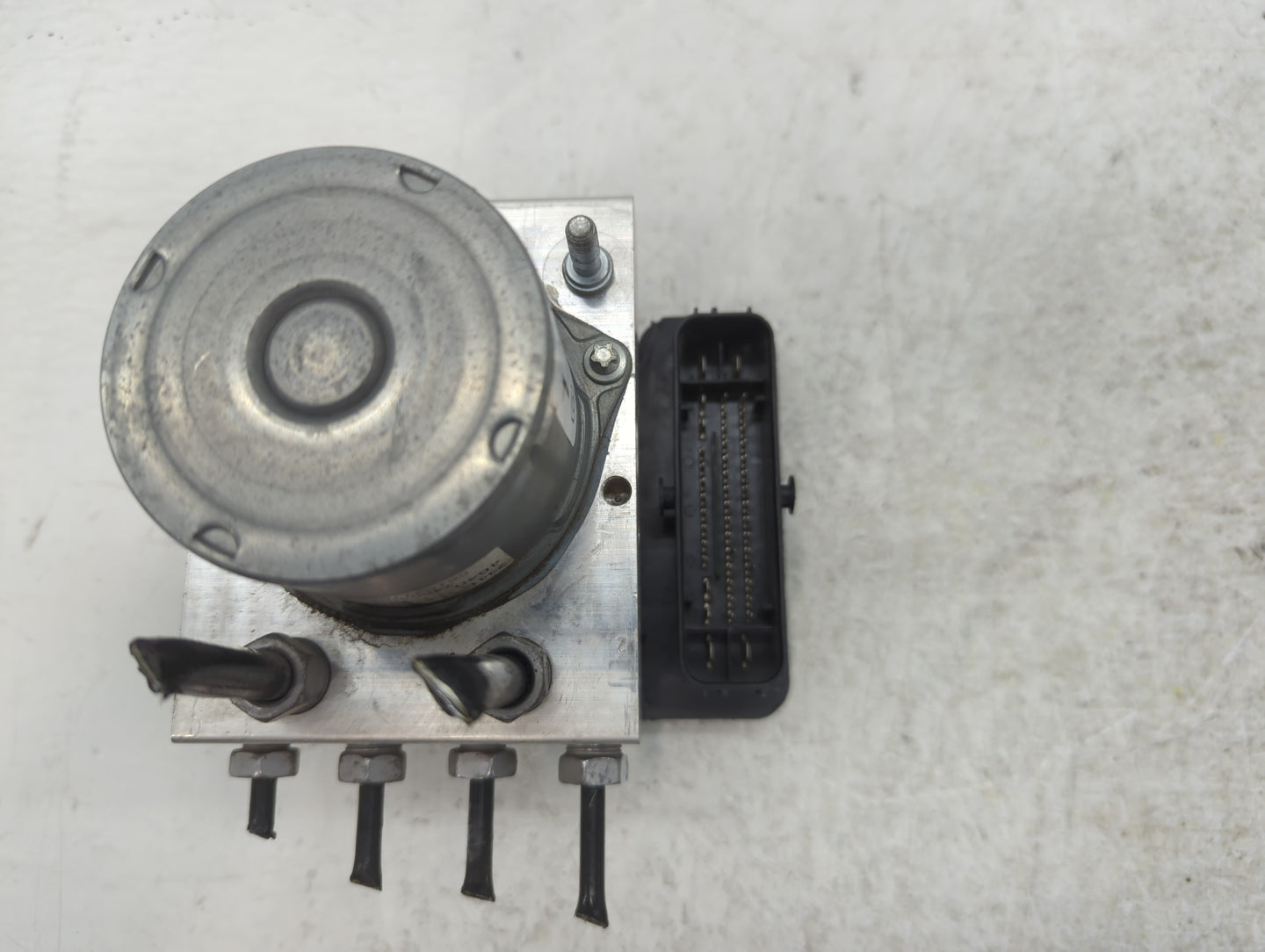 2016 Chevrolet Camaro ABS Pump Control Module Replacement P/N:23414640 Fits OEM Used Auto Parts - Oemusedautoparts1.com