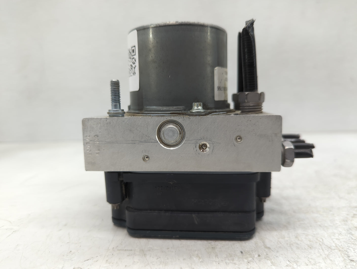 2016 Chevrolet Camaro ABS Pump Control Module Replacement P/N:23414640 Fits OEM Used Auto Parts - Oemusedautoparts1.com
