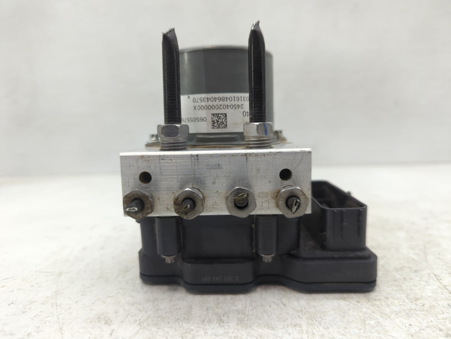 2016 Chevrolet Camaro ABS Pump Control Module Replacement P/N:23414640 Fits OEM Used Auto Parts - Oemusedautoparts1.com