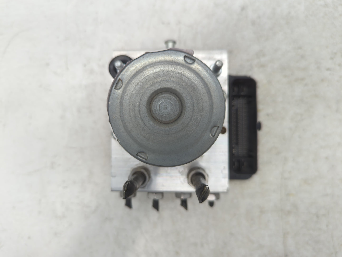 2016 Chevrolet Camaro ABS Pump Control Module Replacement P/N:23414640 Fits OEM Used Auto Parts - Oemusedautoparts1.com
