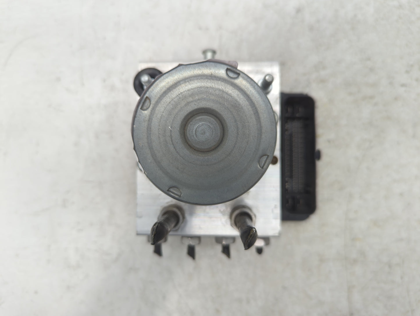 2016 Chevrolet Camaro ABS Pump Control Module Replacement P/N:23414640 Fits OEM Used Auto Parts - Oemusedautoparts1.com