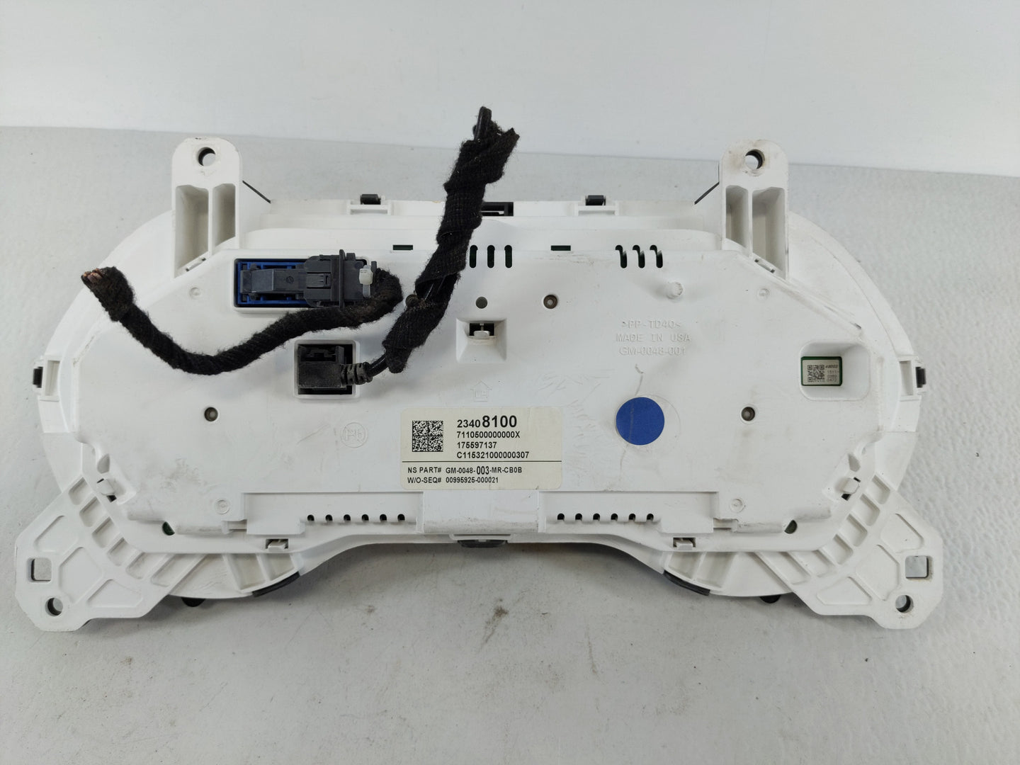 2016 Chevrolet Camaro Instrument Cluster Speedometer Gauges P/N:23408100 Fits OEM Used Auto Parts - Oemusedautoparts1.com