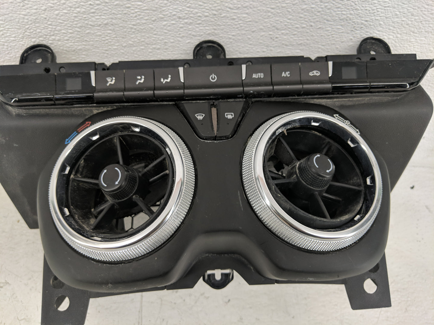 2016-2017 Chevrolet Camaro Climate Control Module Temperature AC/Heater Replacement P/N:84078979 Fits Fits 2016 2017 OEM Use