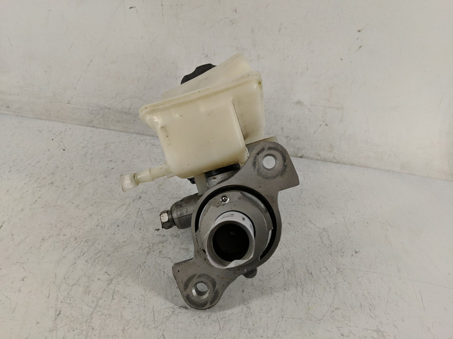2016-2020 Chevrolet Camaro Brake Master Cylinder - Oemusedautoparts1.com