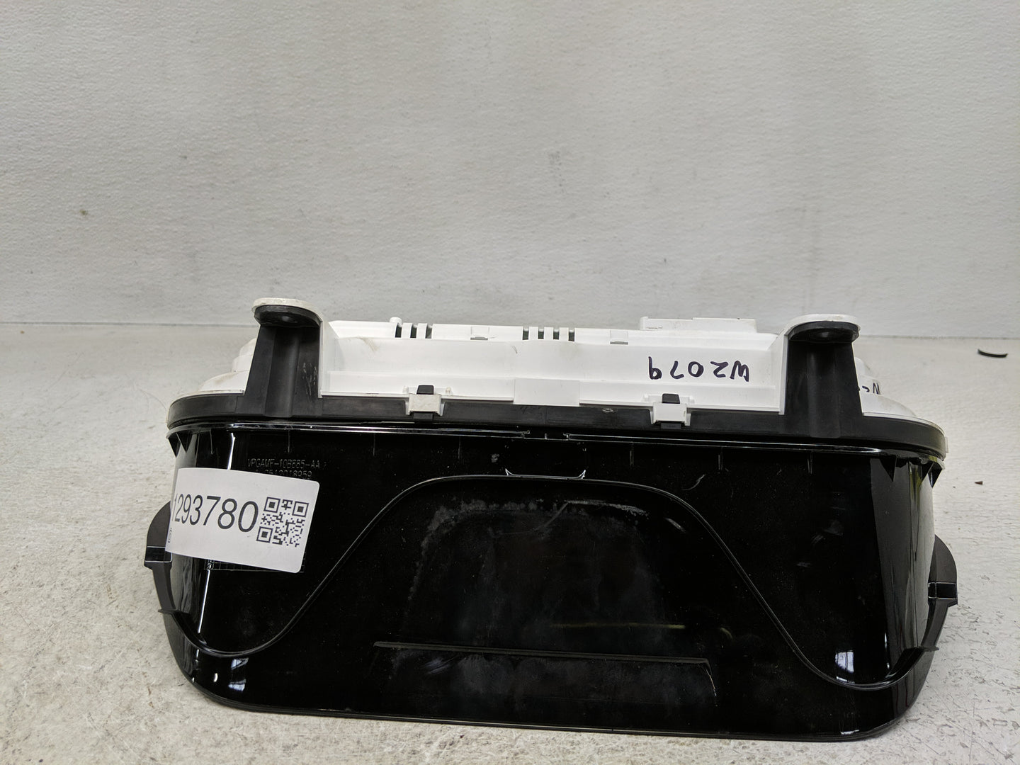 2016 Chevrolet Camaro Instrument Cluster Speedometer Gauges P/N:175597137 84025439 Fits OEM Used Auto Parts - Oemusedautopar