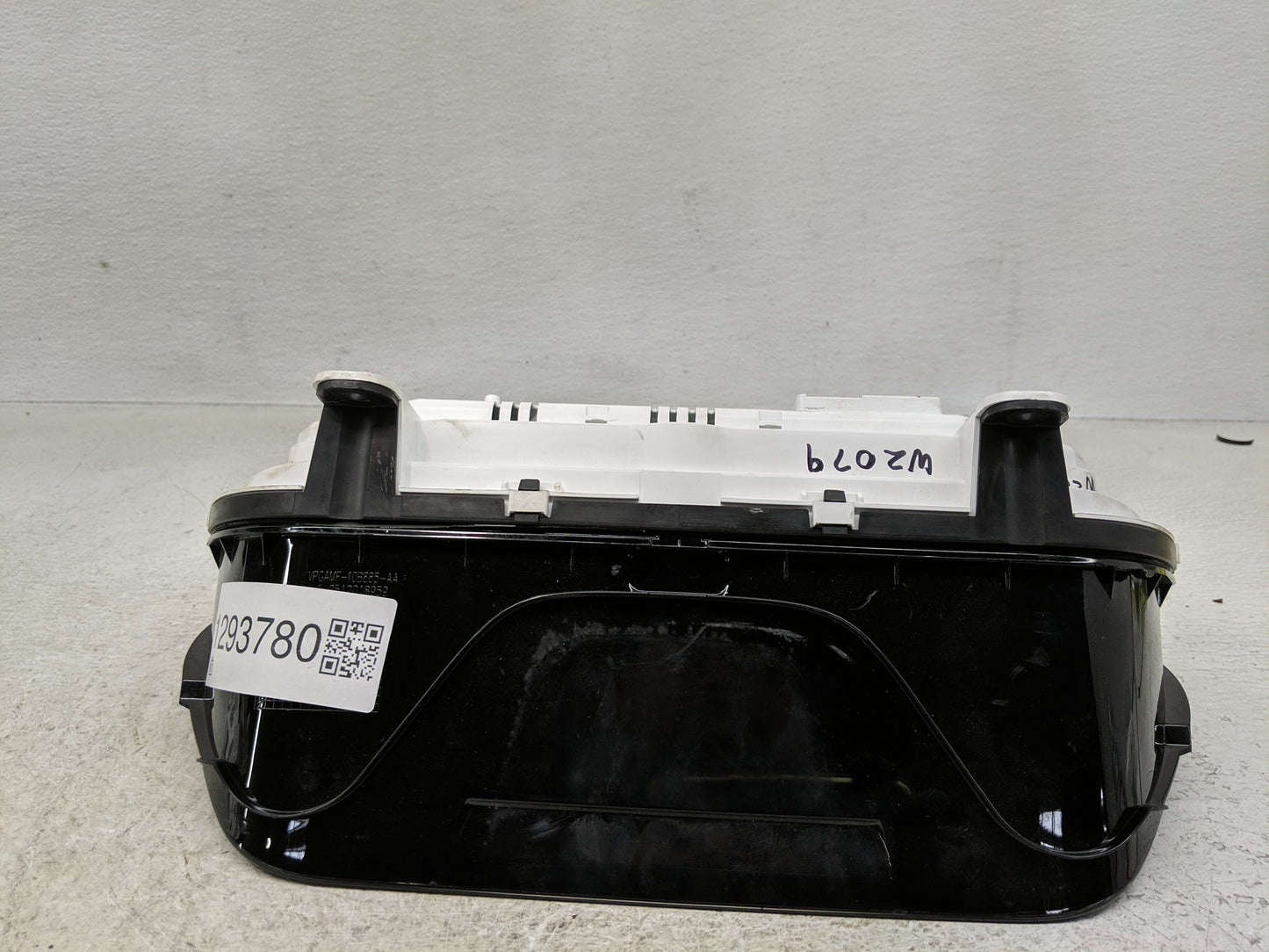 2016 Chevrolet Camaro Instrument Cluster Speedometer Gauges P/N:175597137 84025439 Fits OEM Used Auto Parts - Oemusedautopar