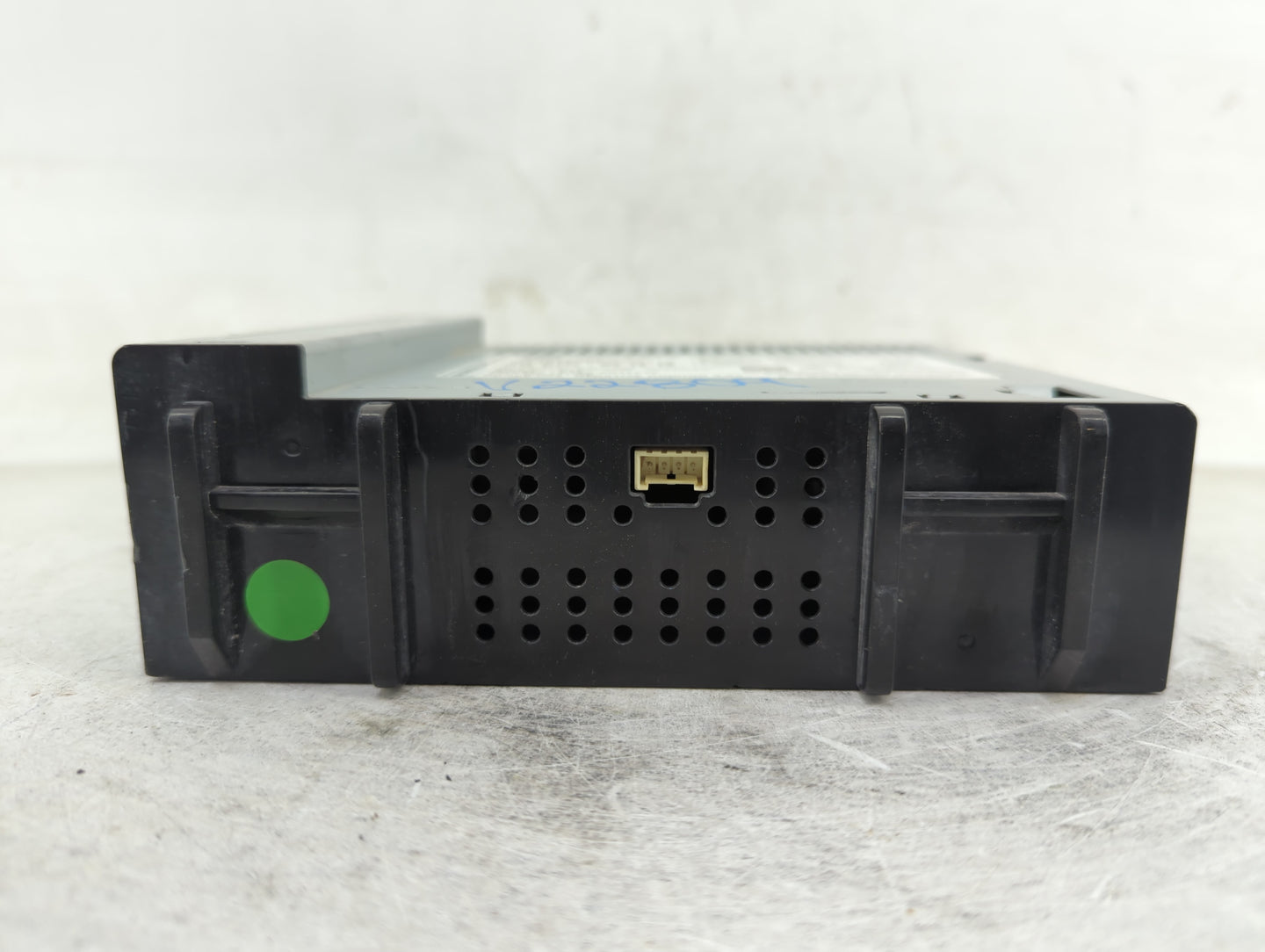 2016 Chevrolet Camaro Radio AM FM Cd Player Receiver Replacement P/N:42504329 Fits OEM Used Auto Parts - Oemusedautoparts1.c