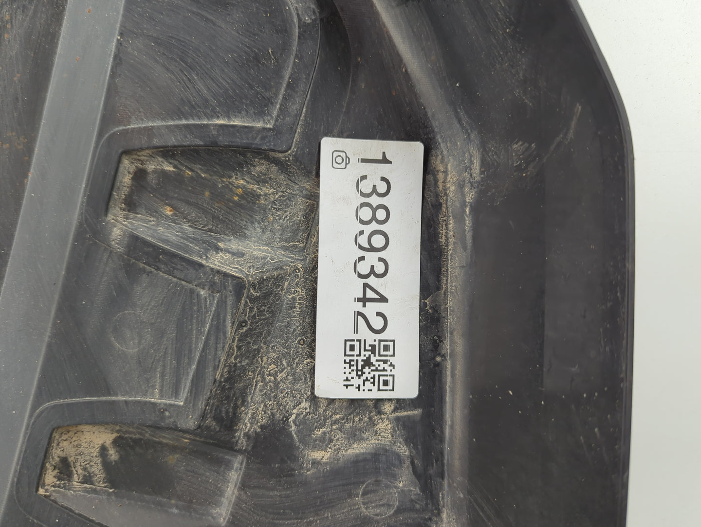 2016 Chevrolet Camaro Engine Cover - Oemusedautoparts1.com