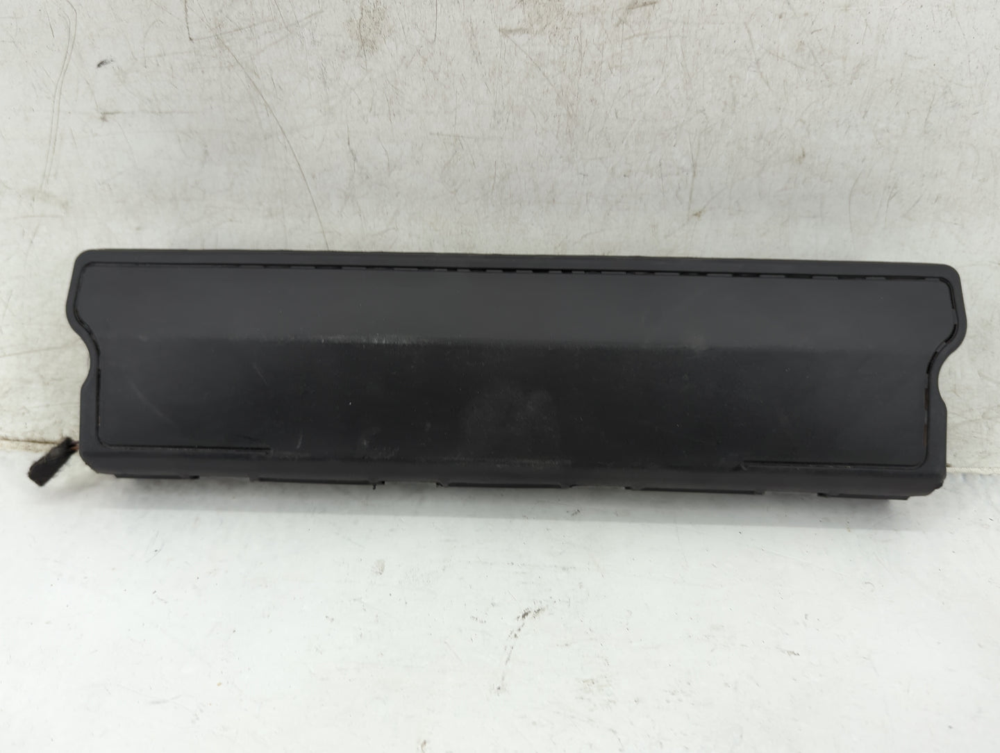 2016-2021 Chevrolet Camaro Air Bag Passenger Right Knee OEM P/N:84029021 Fits Fits 2016 2017 2018 2019 2020 2021 OEM Used Au