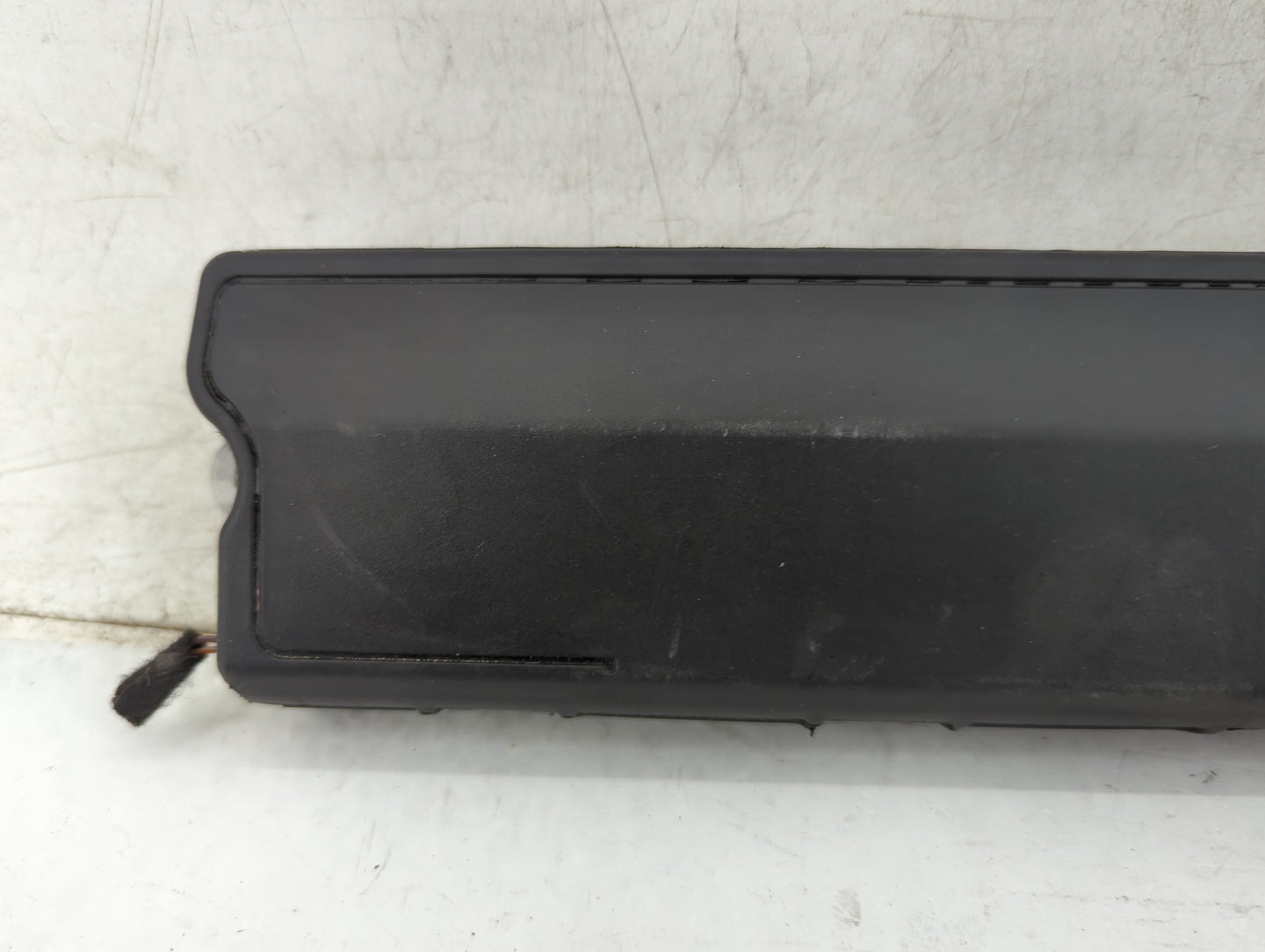 2016-2021 Chevrolet Camaro Air Bag Passenger Right Knee OEM P/N:84029021 Fits Fits 2016 2017 2018 2019 2020 2021 OEM Used Au