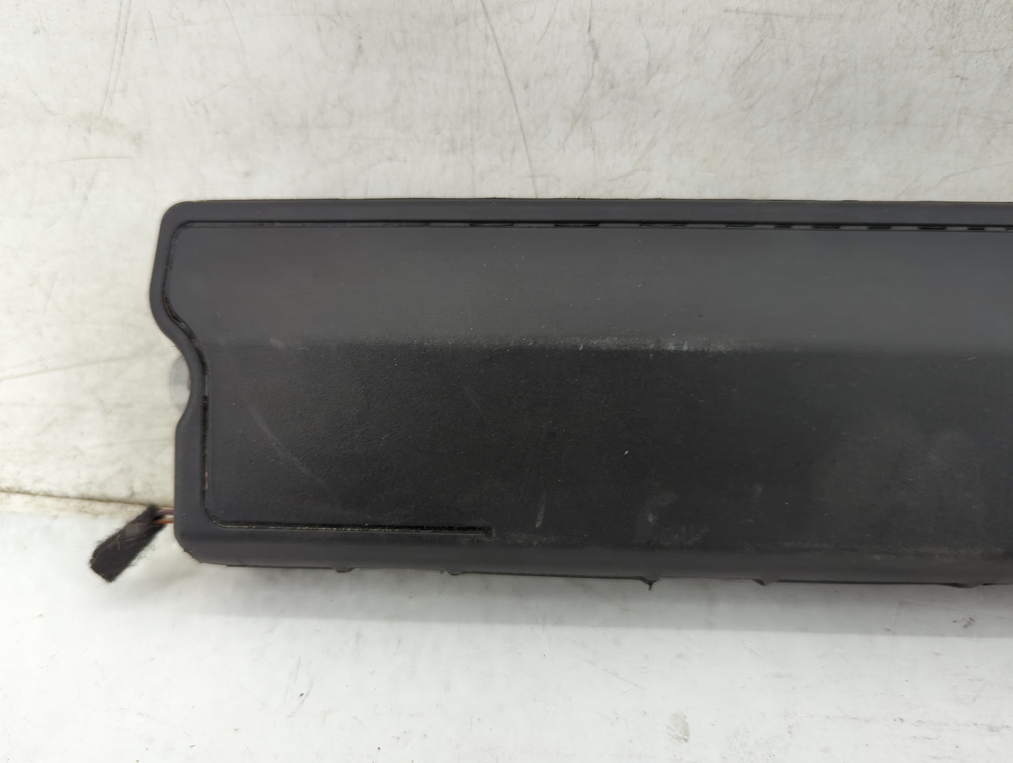 2016-2021 Chevrolet Camaro Air Bag Passenger Right Knee OEM P/N:84029021 Fits Fits 2016 2017 2018 2019 2020 2021 OEM Used Au