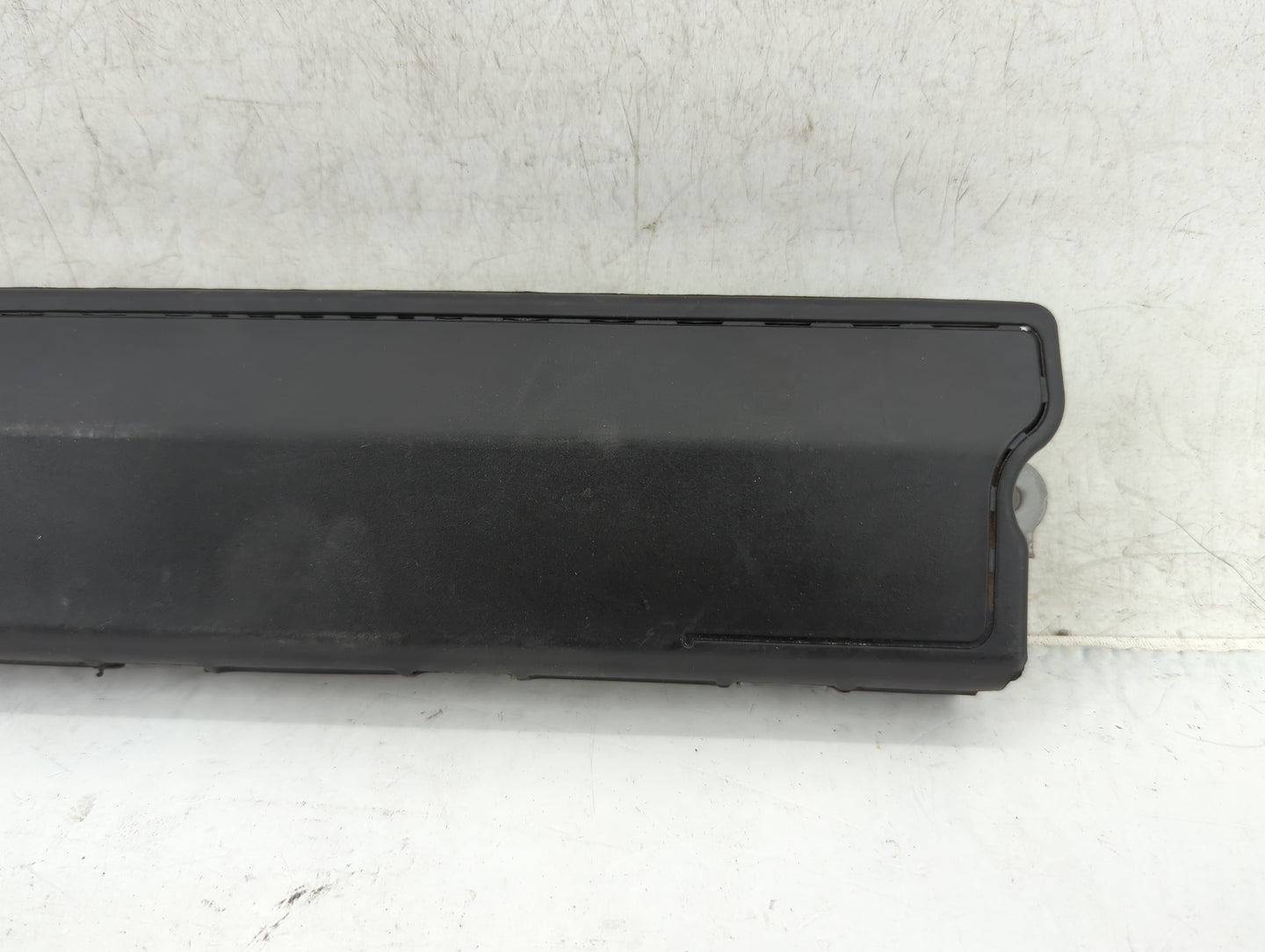 2016-2021 Chevrolet Camaro Air Bag Passenger Right Knee OEM P/N:84029021 Fits Fits 2016 2017 2018 2019 2020 2021 OEM Used Au