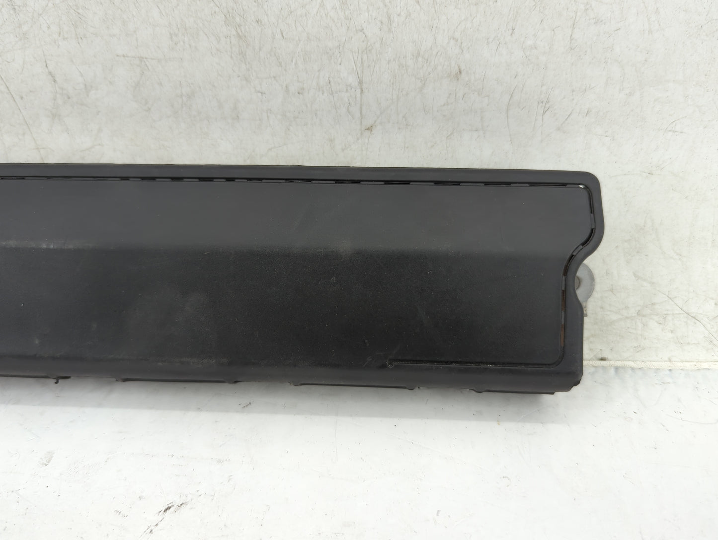 2016-2021 Chevrolet Camaro Air Bag Passenger Right Knee OEM P/N:84029021 Fits Fits 2016 2017 2018 2019 2020 2021 OEM Used Au