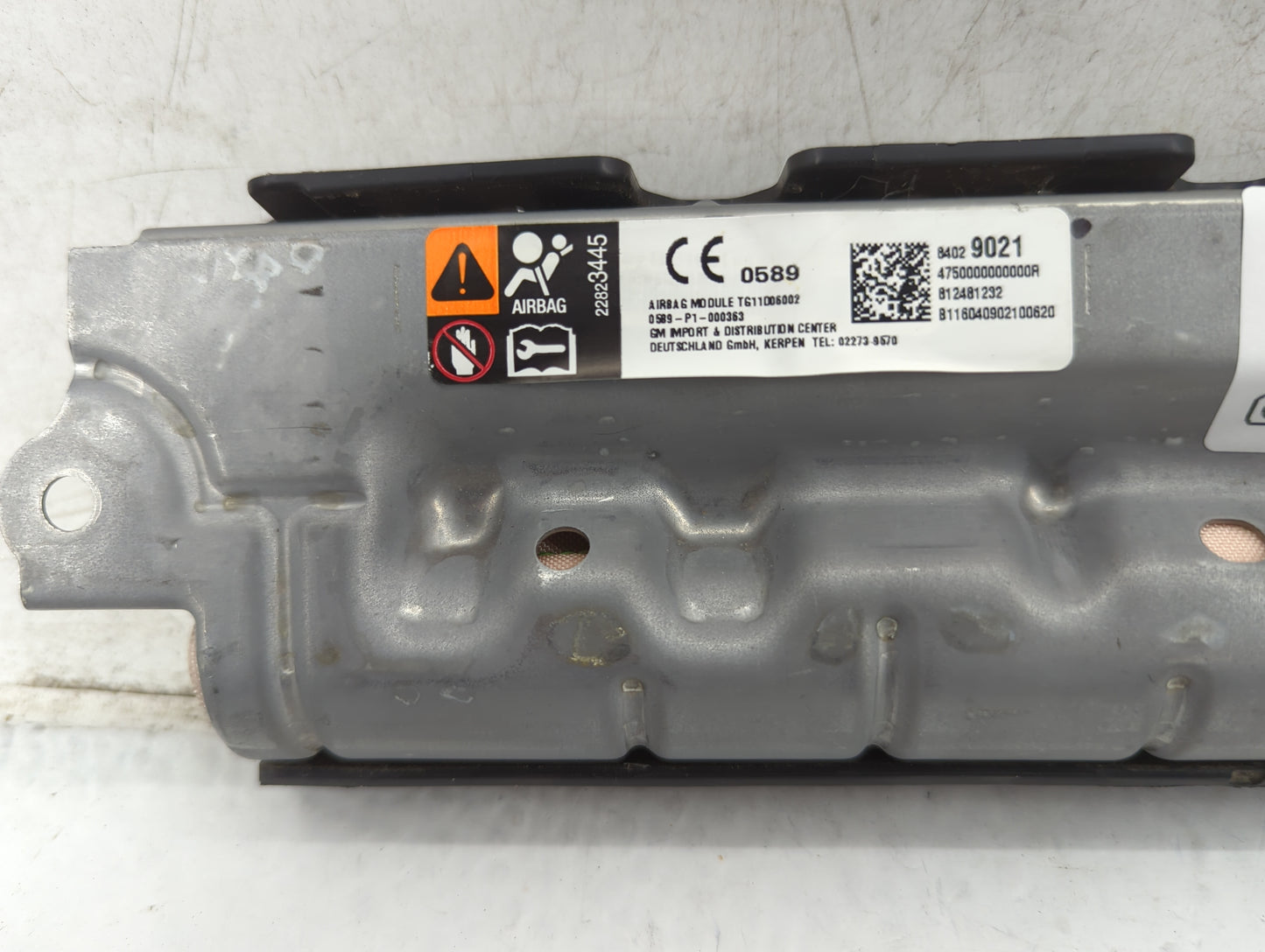 2016-2021 Chevrolet Camaro Air Bag Passenger Right Knee OEM P/N:84029021 Fits Fits 2016 2017 2018 2019 2020 2021 OEM Used Au