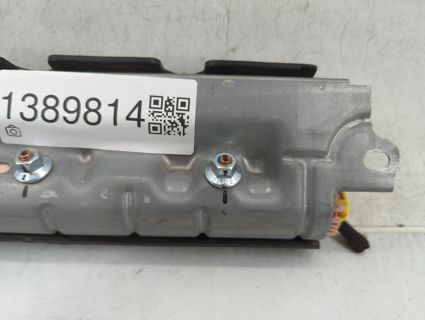 2016-2021 Chevrolet Camaro Air Bag Passenger Right Knee OEM P/N:84029021 Fits Fits 2016 2017 2018 2019 2020 2021 OEM Used Au