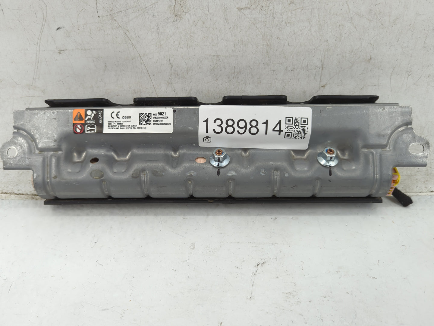 2016-2021 Chevrolet Camaro Air Bag Passenger Right Knee OEM P/N:84029021 Fits Fits 2016 2017 2018 2019 2020 2021 OEM Used Au
