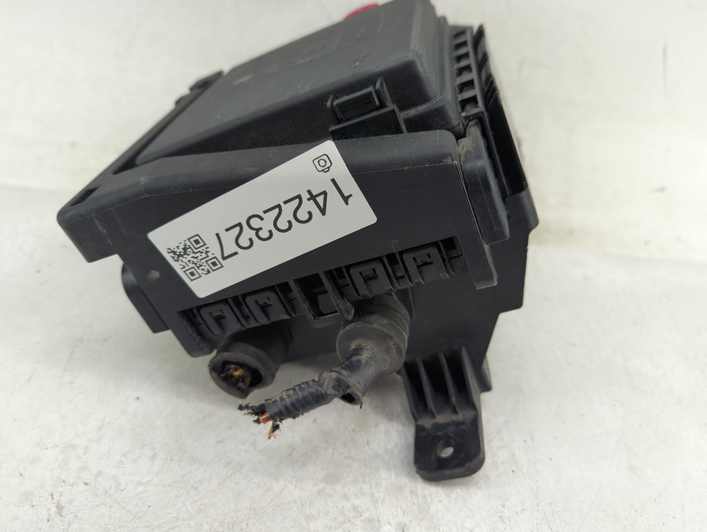 2016-2017 Chevrolet Camaro Fusebox Fuse Box Panel Relay Module Fits Fits 2016 2017 OEM Used Auto Parts - Oemusedautoparts1.c