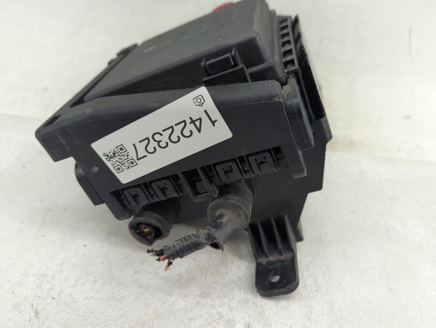 2016-2017 Chevrolet Camaro Fusebox Fuse Box Panel Relay Module Fits Fits 2016 2017 OEM Used Auto Parts - Oemusedautoparts1.c