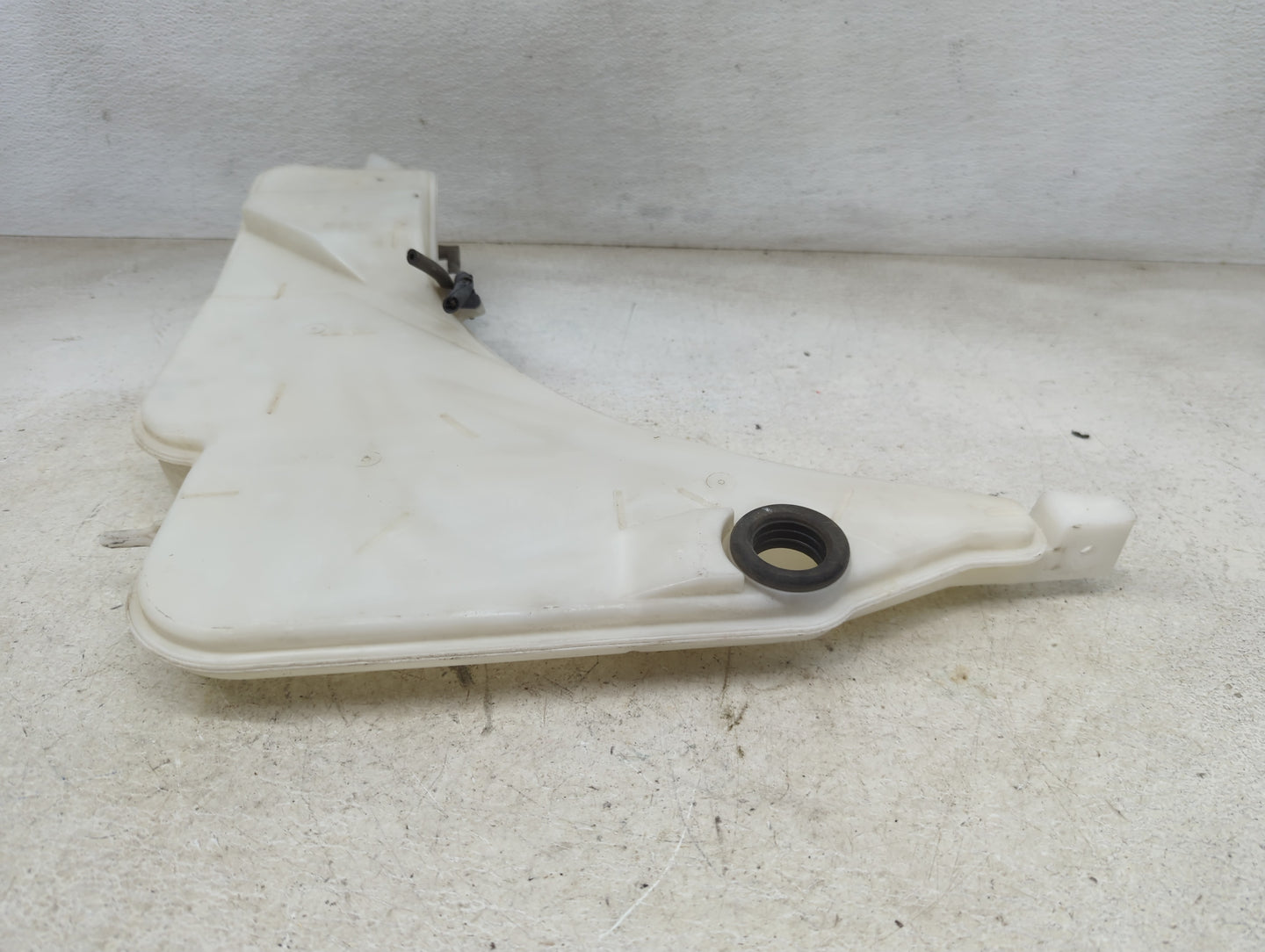 2016-2017 Chevrolet Camaro Windshield Washer Fluid Reservoir Bottle Oem 1465654 - Oemusedautoparts1.com