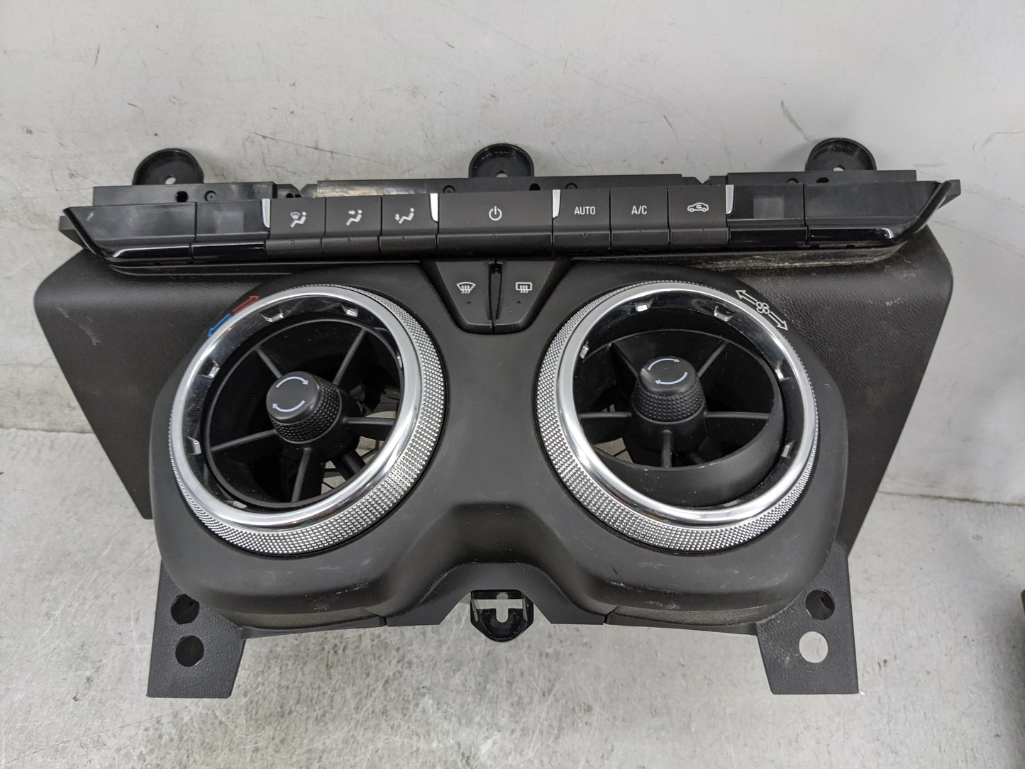 2016-2017 Chevrolet Camaro Climate Control Module Temperature AC/Heater Replacement P/N:84015994 7370200000000X Fits OEM Use