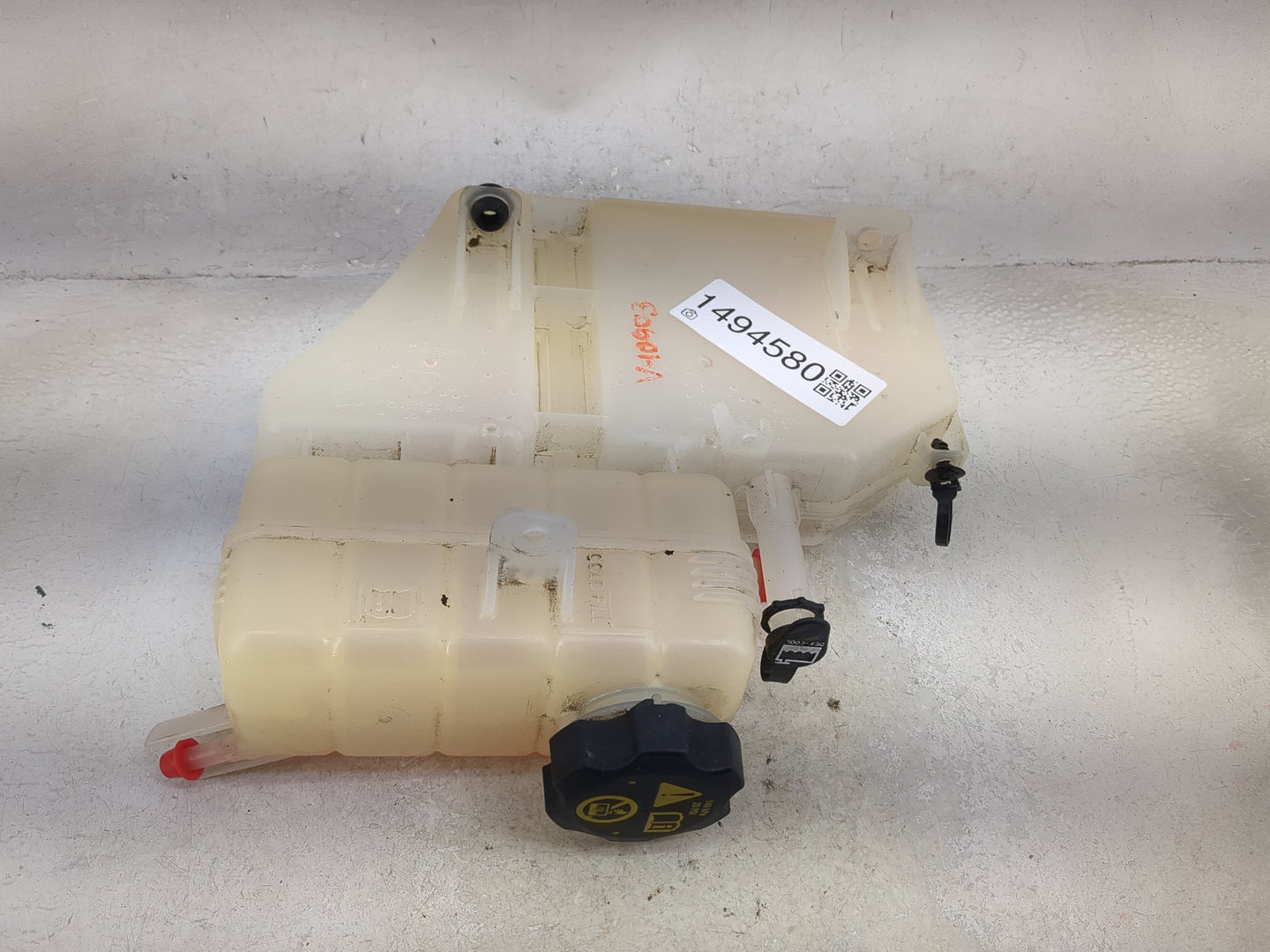 2016 Chevrolet Camaro Radiator Coolant Overflow Expansion Tank Bottle 1494580 - Oemusedautoparts1.com