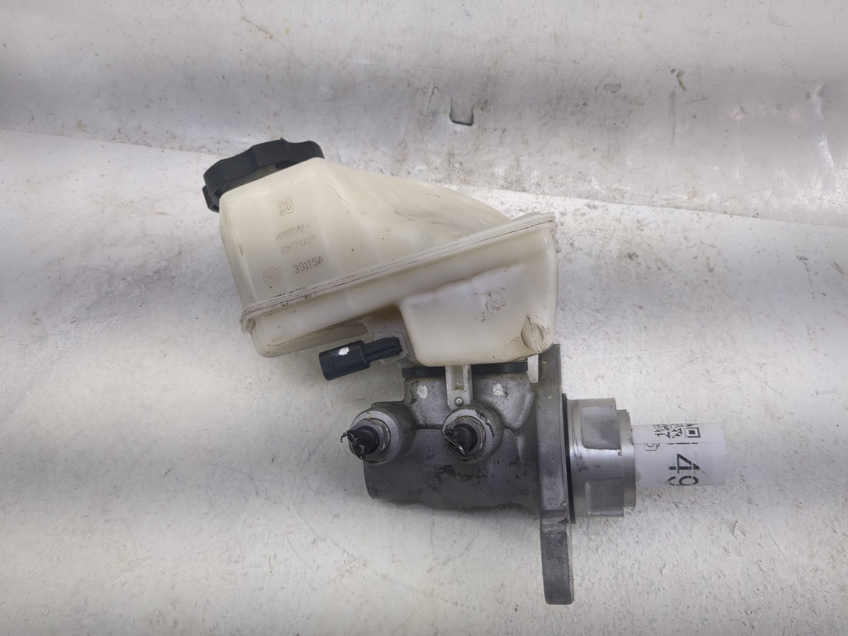 2016-2020 Chevrolet Camaro Brake Master Cylinder 1498116 - Oemusedautoparts1.com